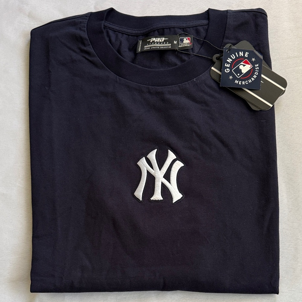 Genuine Merchandise Men's Navy Yankees Shirt with White Emblem